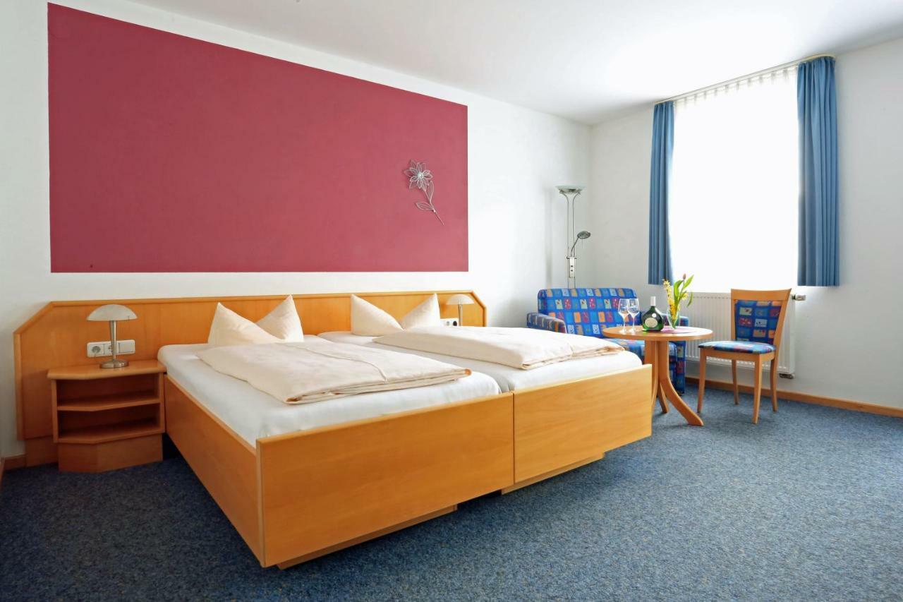 Hotel Weinstube Schwalbennest Karlstadt Esterno foto